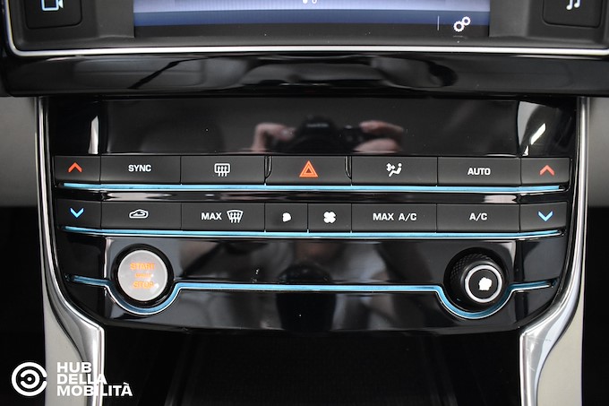 JAGUAR XE 2.0 D Turbo 180CV Prestige